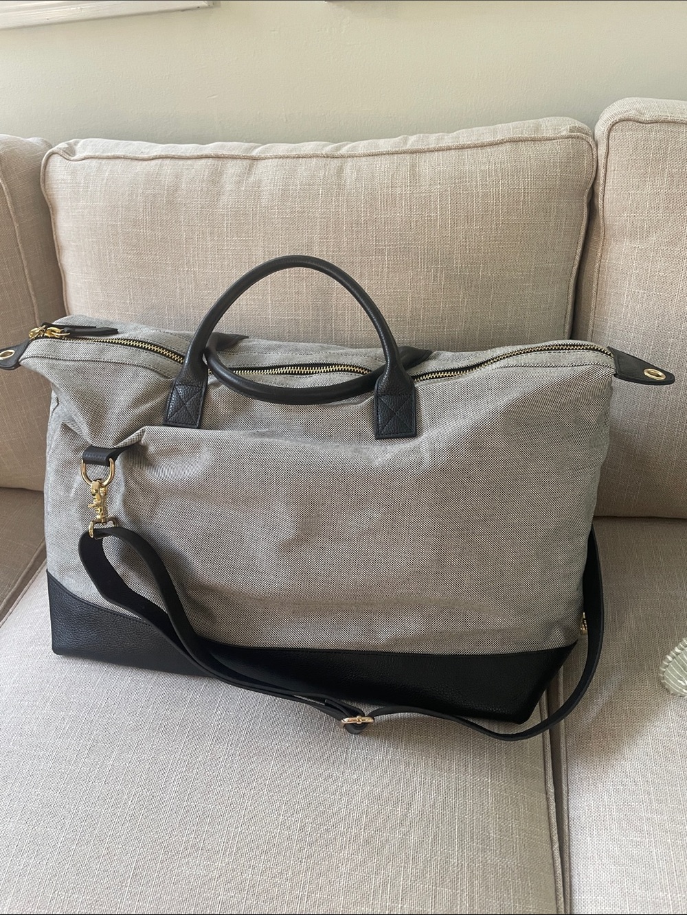 Vineyard Vines Gray Canvas and Black Leather Duffel Bag - Picture 5 of 7